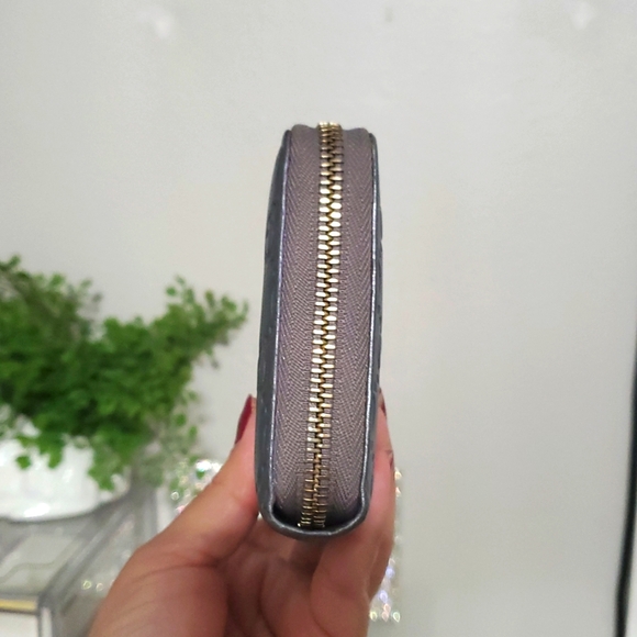 🇮🇹Gucci Guccisima Metallic Gray GG Embossed Zip around Wallet - Picture 8 of 17